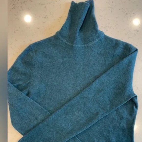 Lord and Taylor Cashmere Turtle Neck Sweater - Picture 2 of 7